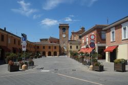 La Piazza centrale di San Giovanni in Marignano in Romagna - © MTravelr / Shutterstock.com