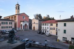 La piazza centrale di Stabio, Canton Ticino in Svizzera - © Stefano Ember / Shutterstock.com