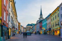 La piazza principale del centro di VIllach in Austria - © trabantos / Shutterstock.com