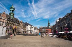 La piazza principale di Mons la città della Vallonia in Belgio - © pql89 / Shutterstock.com