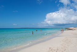 La Platja de Migjorn a Formentera: la spiaggia ...