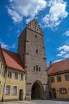 La Porta Rothenburger a Dinkelsbuhl, Germania: la medievale cinta muraria, con le sue 16 torri e le sue 4 porte, è rimasta completamente intatta ed è tuttora in buona parte percorribile.
 ...