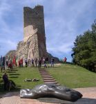 La Rocca di Monte Battaglia nel comune di Casola Valsenio, Emilia-Romagna - © Giorgio Sagrini, CC BY-SA 3.0, Wikipedia