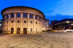 La sala concerti ovale di Sheffield, Yorkshire, fotografata di sera.

