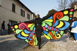 La sfiltata del Carnavale di Erbusco in Lombardia, evento che caratterizza i giorni compresi tra l'ultima domenica di carnevale e la prima di quaresima  - © m.bonotto / Shutterstock.com ...