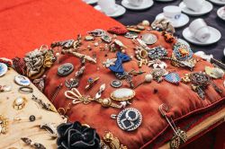 La Soffitta Sotto i Portici il mercatino antiquariato ...