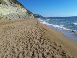 La solitaria spiaggia di Marathias, versante sud di Corfu in Grecia