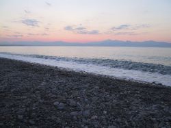 La spiaggia a ciottoli di Rossano Calabro, sul mar Jonio - © Bouncey2k - Wikipedia