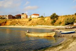 La spiaggia del villaggio di Agigea vicino a Costanza, Romania - © ELEPHOTOS / Shutterstock.com