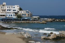 La spiaggia di Apollonas, isola di Naxos in Grecia, arcipelago delle Cicladi.