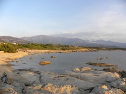 La spiaggia di Arinella vicino a Lumio, regione della Balagna (Corsica).
