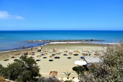 La spiaggia di Faros si trova vicino a Pervolia, appena a sud-ovest di Larnaca a Cipro