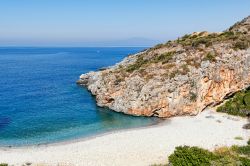 La spiaggia di Foneas Beach nel Peloponneso