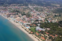 La spiaggia di Laganas a Zante: vista aerea della spiaggia più frequentata su Zacinto