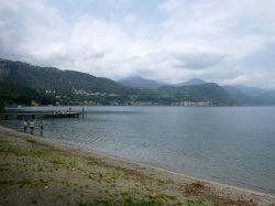 La spiaggia di Lagna sul lago d'Orta, San ...