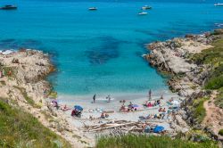 La spiaggia di l'Esaclet nei pressi di Ramatuelle, Francia, vista dall'alto in estate - © Juergen Wackenhut / Shutterstock.com