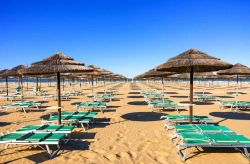 La spiaggia di Lido di Savio si trova a ridosso ...