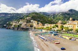 La spiaggia di Minori sulla Costiera Amalfitana - © lukaszimilena / Shutterstock.com