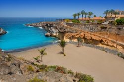 La spiaggia di Playa Paraiso sulla costa Adeje a Tenerife, Isole Canarie