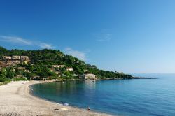 La spiaggia di Tarco in Corsica: siamo non lontano dal villaggio di Conca, che rimane nell'interno