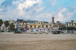 La spiaggia e il borgo di Donnalucata in provincia di Ragusa in Sicilia