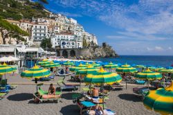 La spiaggia urbana della Marina Grande di Amalfi in Campania - © Buffy1982 / Shutterstock.com