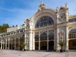 La splendida facciata dalla Colonnade a Marianske Lazne, Boemia (Repubblica Ceca).
