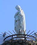 La statua della Vergine Maria su una roccia nel mare vicino a Biarritz, Francia - © Douwmamaria / Shutterstock.com