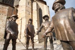 La statua di D'Artagnan e i 3 Moschettieri a Condom, Francia. A realizzare quest'opera scultorea, inaugurata nel settembre 2010, è stato Zurab Tsereteli - © Alain Lauga / ...