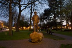 Una Statua dedicata a Van Gogh a Nuenen in Olanda - © Ronald Wilfred Jansen / Shutterstock.com