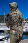 La statua in bronzo di una sirena a Cavalaire-sur-Mer, Francia. A realizzarla è stato lo scultore Amaryllis - © Carl DeAbreu Photography / Shutterstock.com