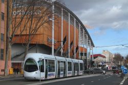 La stazione dei tram nel nuovo distretto della Confluenza a Lione, Francia - © Pierre Jean Durieu / Shutterstock.com 