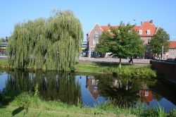 La stazione ferroviaria di Deventer. Grazie alla sua posizione piuttosto centrale nel paese, Deventer è ben collegata alle principali città dell'Olanda - foto © Styve ...