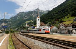 La stazione ferroviaria di Fluelen in Svizzera: siamo nel Canton Uri, sulle rive del lago dei Quattro Cantoni