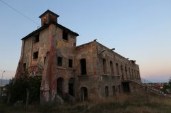 La storica chiesa Metruk di Amasya, Turchia, ormai caduta in rovina.

