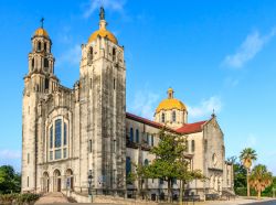 La storica Little Flower Basilica a San Antonio, Texas. L'edificio religioso venne costruito durante gli anni della Grande Depressione in seguito alla canonizzazione del 1925 di Santa Teresa. ...