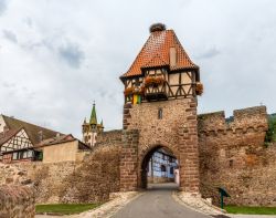 La Torre delle Streghe nel villaggo di Chatenois, regione dell'Alsazia (Francia).
