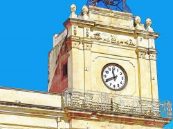 La torre dell'orologio a Avola, Sicilia.


