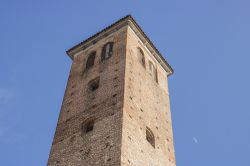 La Torre di Città in Via Gioberti a Vercelli, Piemonte. Questa antica torre civica cittadina venne costruita fra piazza Palazzo Vecchio, sede dello storico Municipio, e via Vincenzo Gioberti. ...