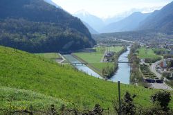 La valle di Lavey le Bains in Svizzera, Canton Vaud - © Paebi, CC BY-SA 4.0, Wikipedia