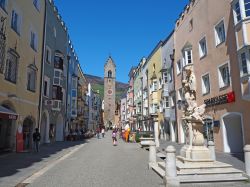 La via centrale di Vipiteno, cittadina della Valle Isarco in Alto Adige - © Matteo Ceruti / Shutterstock.com