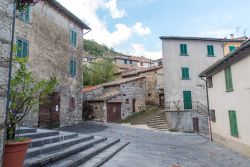 La visita del centro storico di Montieri in Toscana
