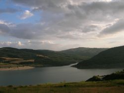 Il Lago di Acerenza in Basilicata   Di Silviotorre di Wikipedia in italiano, CC BY 2.5, Collegamento