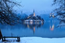 Il Lago di Bled in Slovenia, durante il periodo delle festività del Natale- © Barat Roland / Shutterstock.com