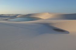 Alcune lagoas (laghetti) che si formano tra le dune del Parco Nazionale dei Lençois Maranhenses, in Brasile.
