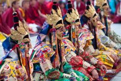 Lama al monastero Shechen di Kathmandu, Nepal. Considerato uno dei principali monasteri della tradizione tibetana, fu fondato nel 1695: distrutto durante la rivoluzione culturale, venne ricostruito ...