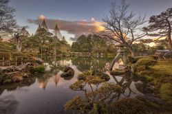 L'antico giardino privato del Kenrokuen a Kanazawa, Giappone. La sua costruzione si fa risalire all'inizio del XVII° secolo per opera del clan Maeda.
