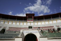 L'arena dei tori a Beziers, Francia - © 264689297 / Shutterstock.com