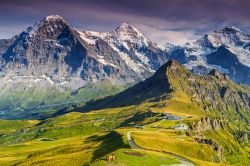Le Alpi della zona di Grindelwald fotografate in estate, Svizzera. Siamo nella regione dell'Oberland, nella valle della Lutschine.
