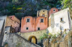 Le antiche case dei pescatori nel Fiordo di Furore, Costa d'Amalfi, Campania.

